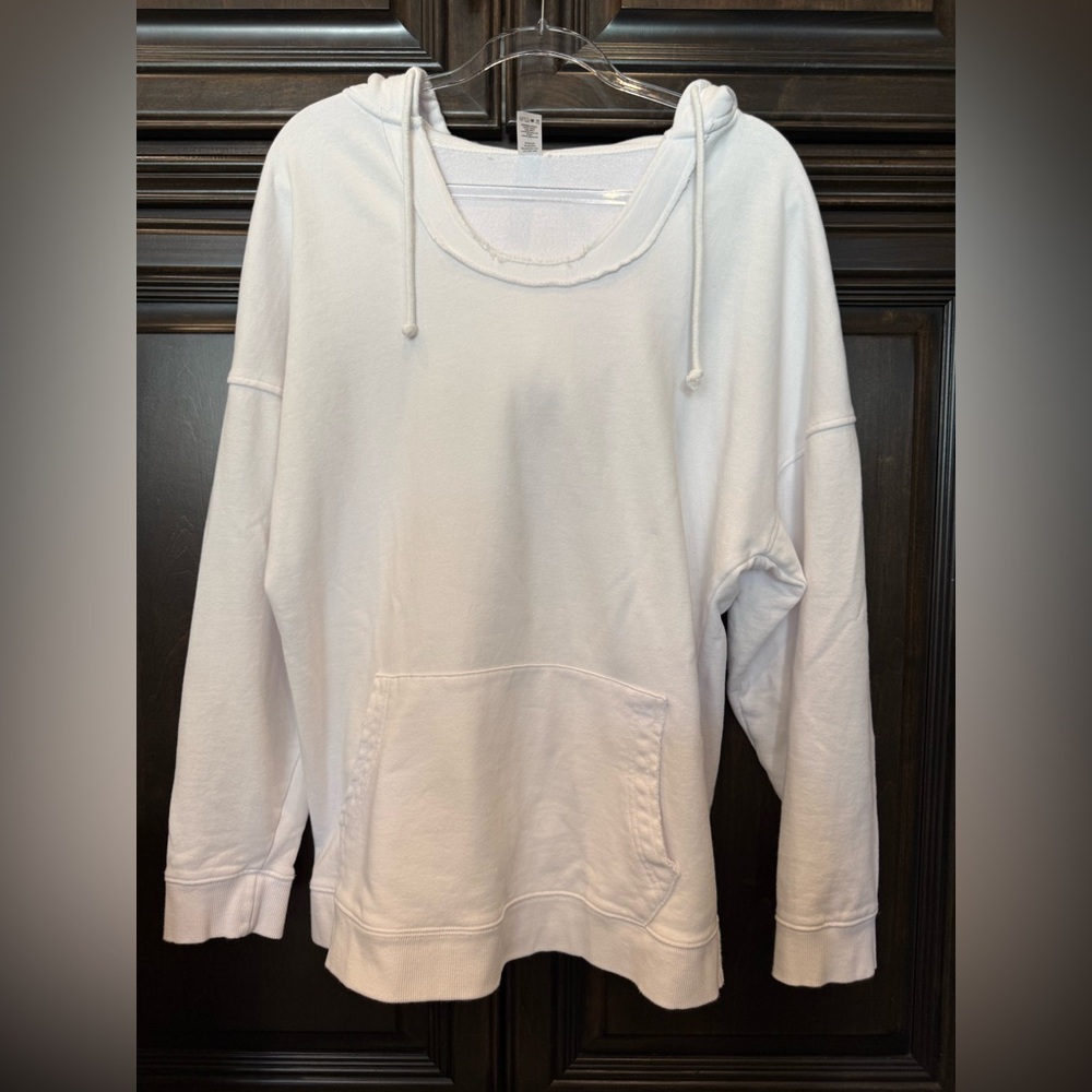 Relaxed White Hooded Sweatshirt with Front Pocket